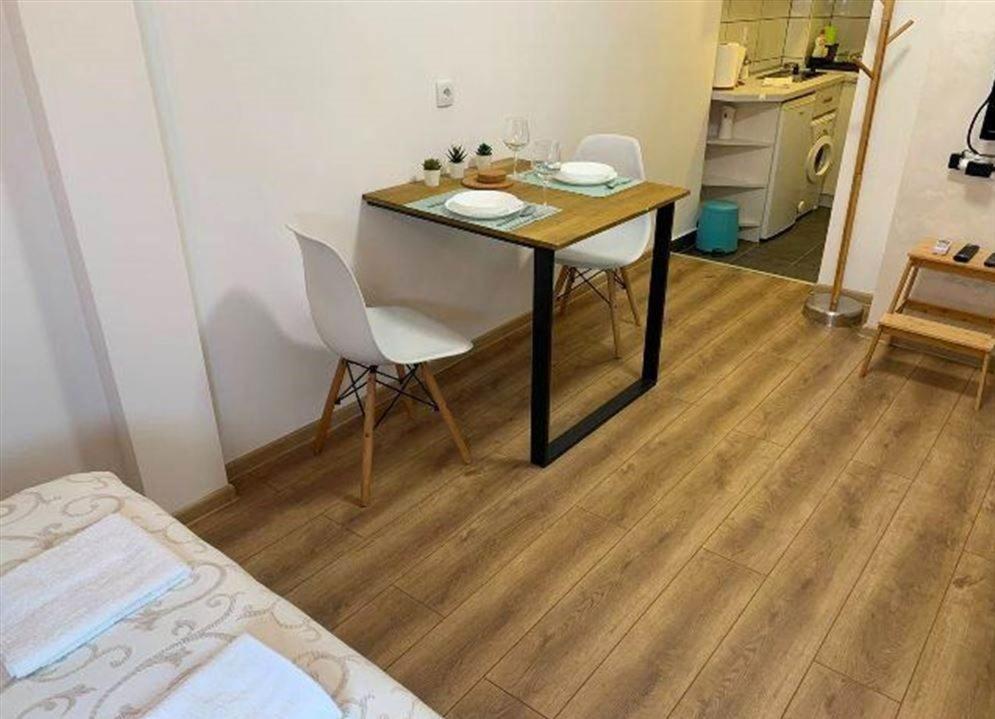 Cozy & Fully Equipped Studio In The Heart Of Downtown And Next To Kalemegdan Belgrado Esterno foto